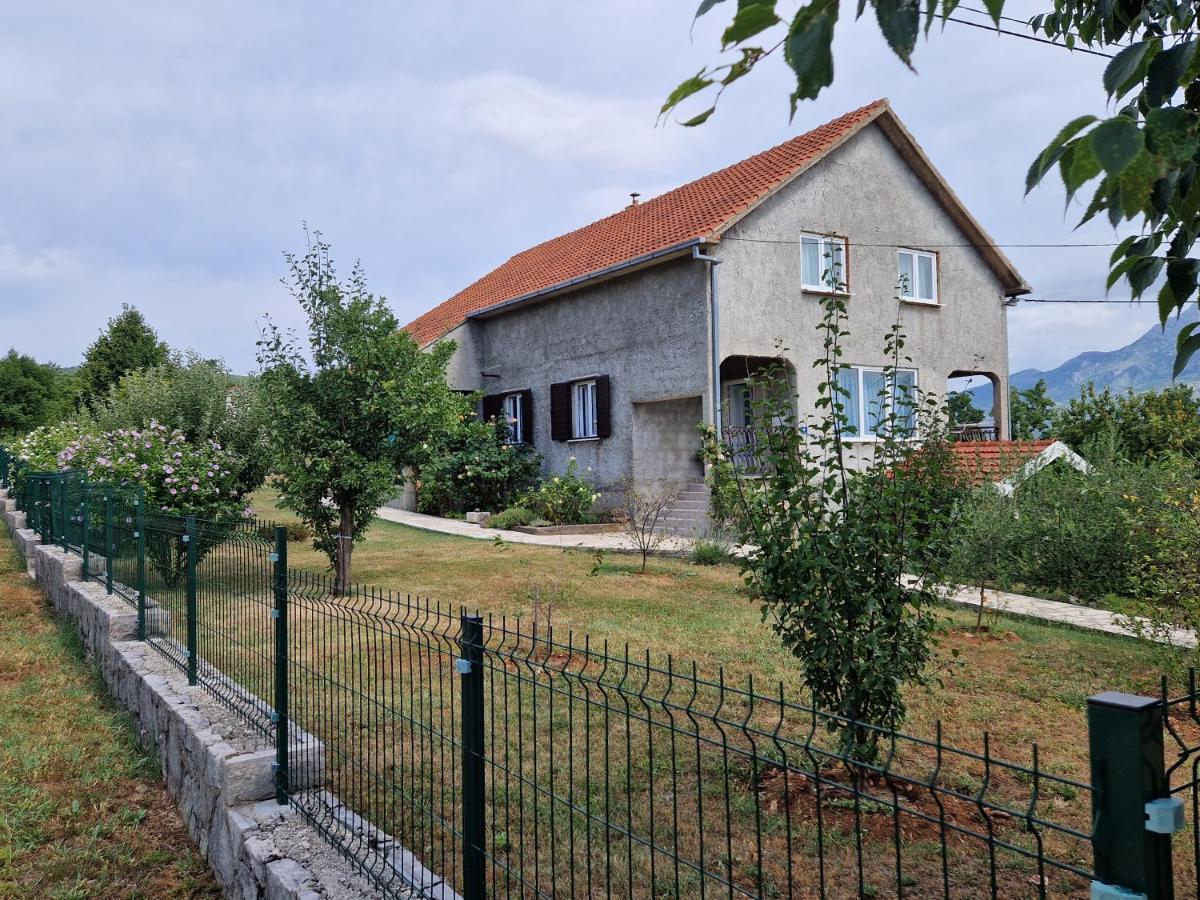 Apartman Lana Kijevo Exterior foto