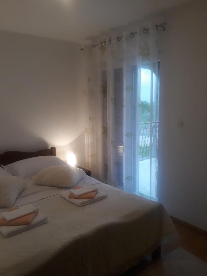 Apartman Lana Kijevo Exterior foto
