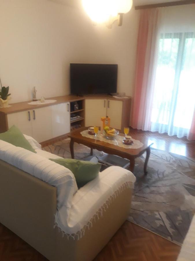 Apartman Lana Kijevo Exterior foto