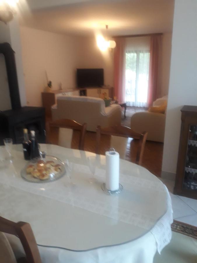 Apartman Lana Kijevo Exterior foto